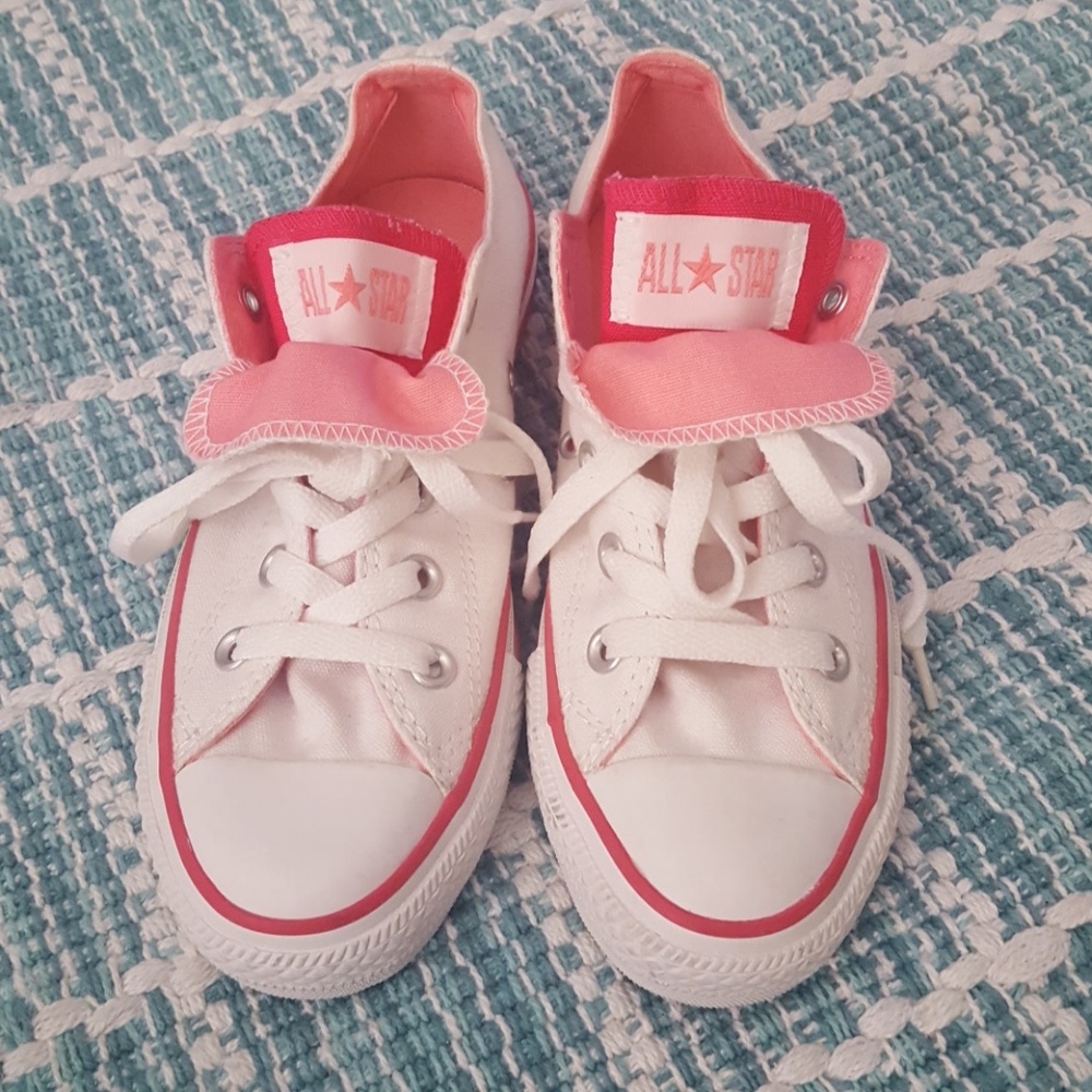 white & pink Converse 💓💓